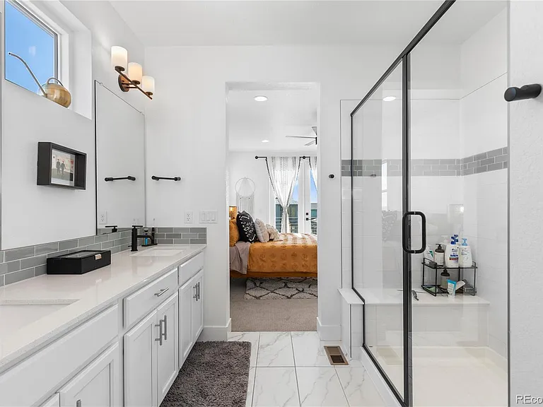 6058 N Perth St — Photo 32