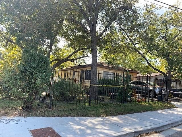2nd image of 2105 E 17th St