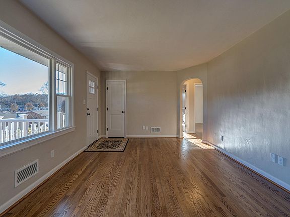 4th image of 3113 Fleetwood Ave