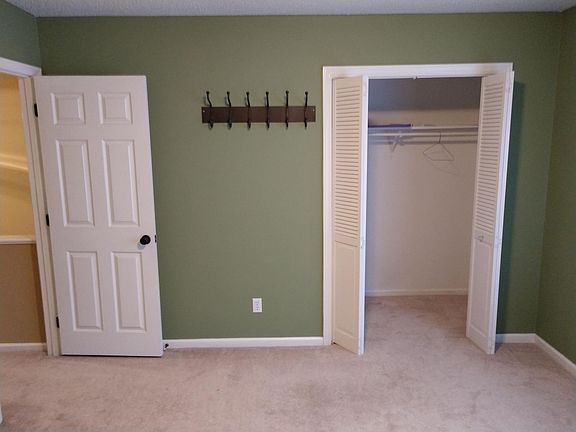 4th image of 1111 Grovemont Dr