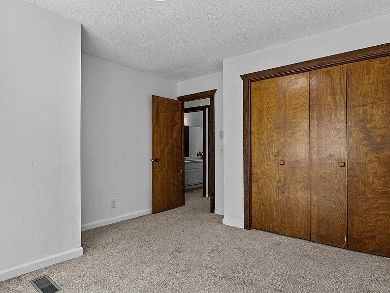 1108 Parkwood Ln — Photo 17