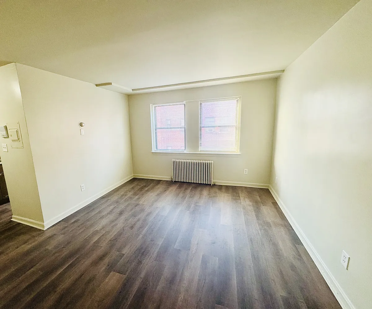 Building Photo - 4256 Benning Rd NE #204