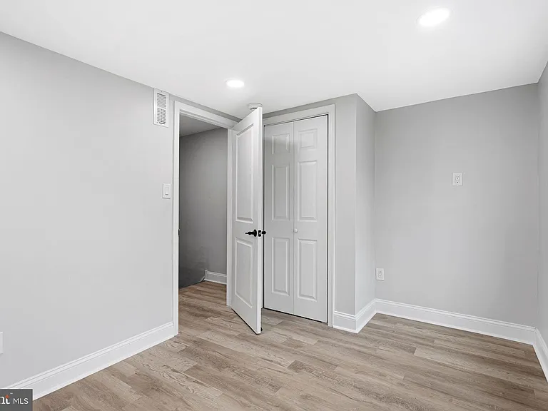 1847 Gerritt St — Photo 14