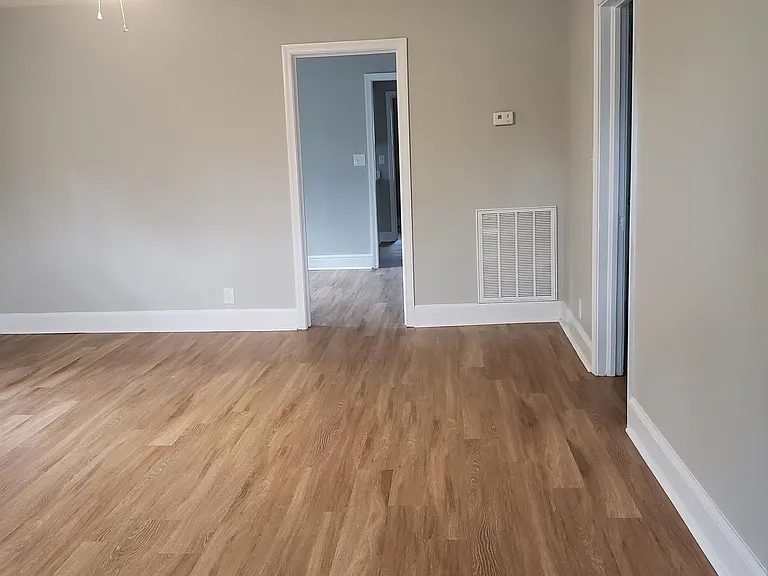1004 Laurel St — Photo 3
