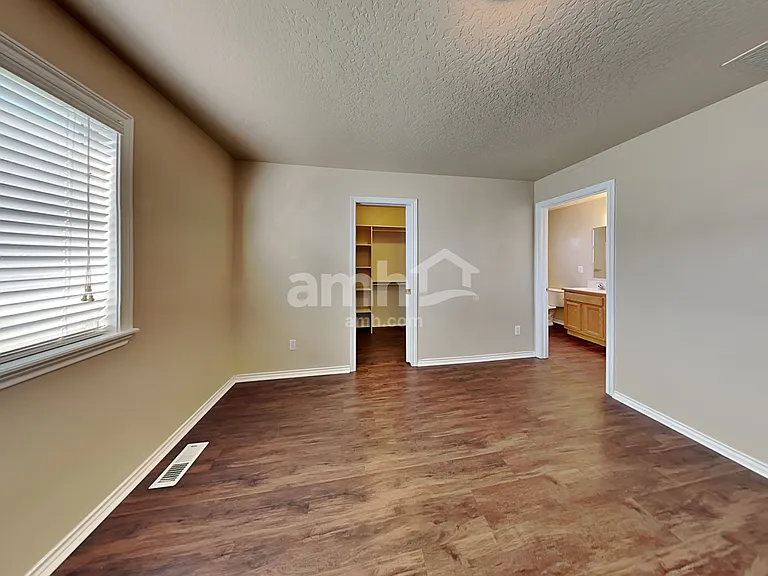 724 Coopers Ct — Photo 8