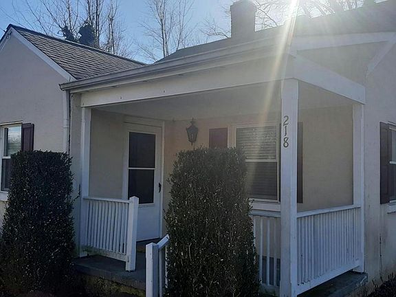 2nd image of 218 Jefferson St