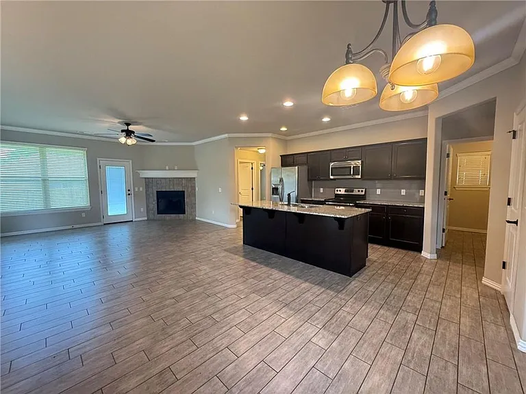 1486 S Blue Willow Ave — Photo 3
