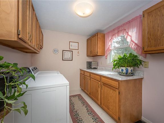 4th image of 970 White Oak Cir