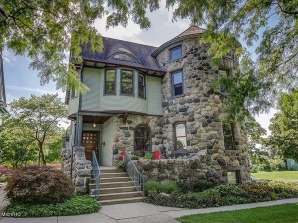 440 Fulton St E APT 3, Grand Rapids, MI 49503