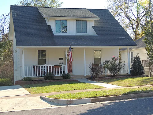 221 Warren Ave Photo 1