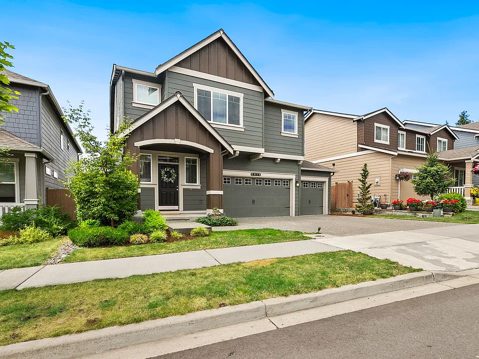2819 Saga Ct NE