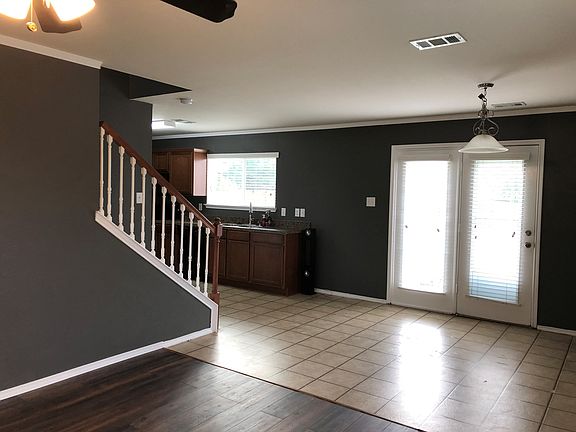 5th image of 136 Jefferson Dr