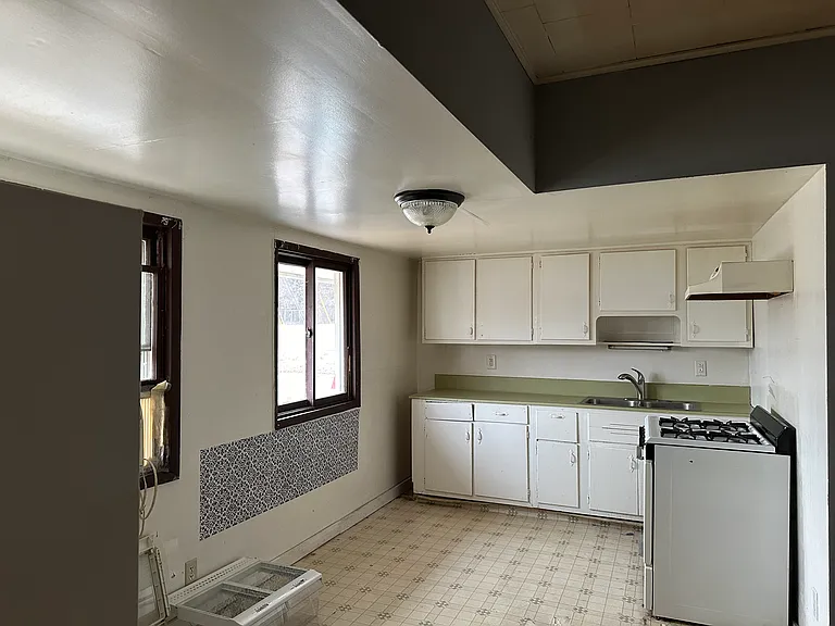 433 E Walnut St #3 — Photo 5