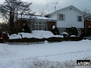 1882 Leonard Ln, Merrick, NY 11566