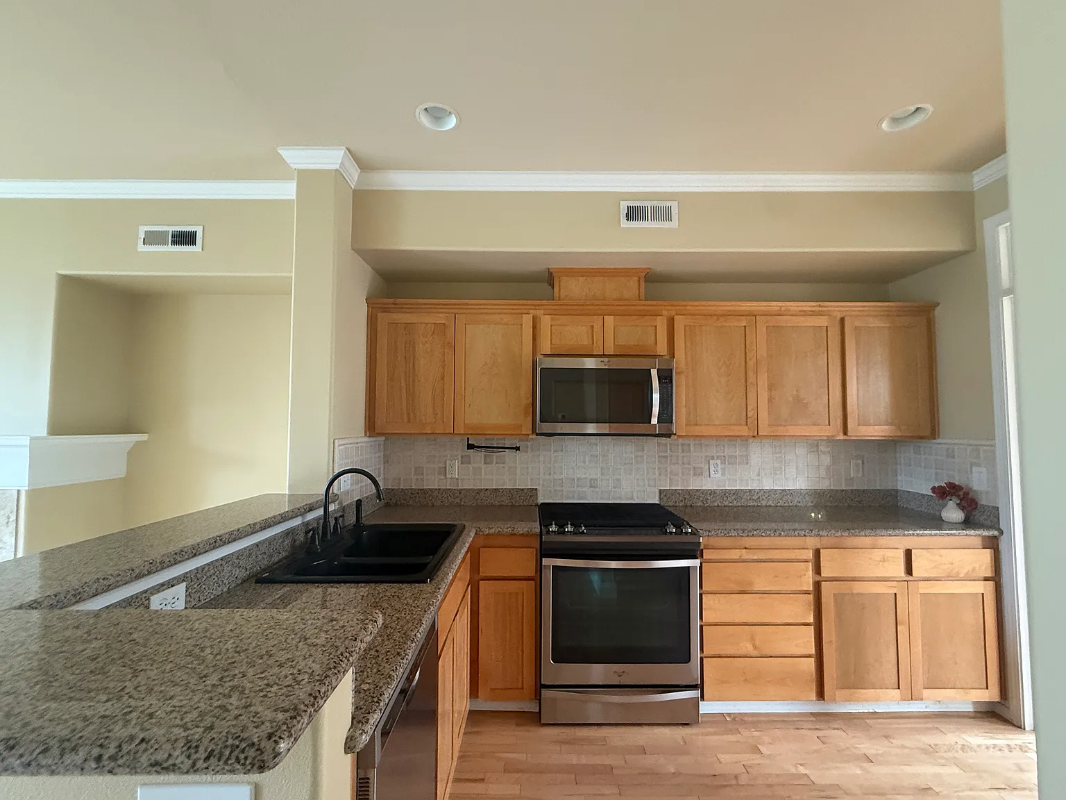 3 bed, 1767 sqft, $3,100 — Photo 4