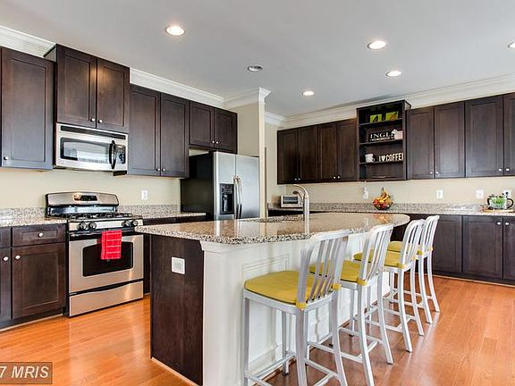 3rd image of 9347 Angel Falls St