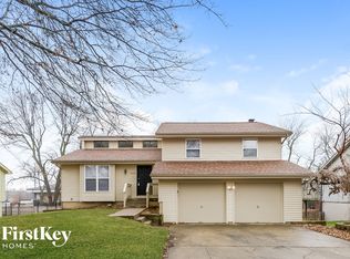 1618 NE Ridgeview Dr, Lees Summit, MO 64086