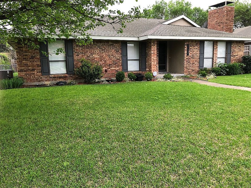 1st image of 1126 Carriagehouse Ln
