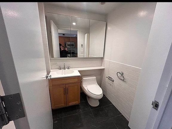 3rd image of 516 W 47th St APT S2j