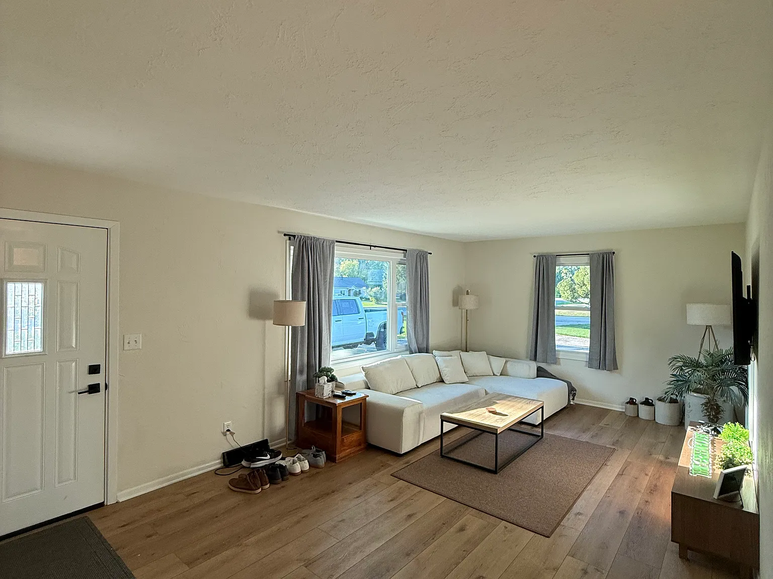 3 bed, 1232 sqft, $2,200 — Photo 2