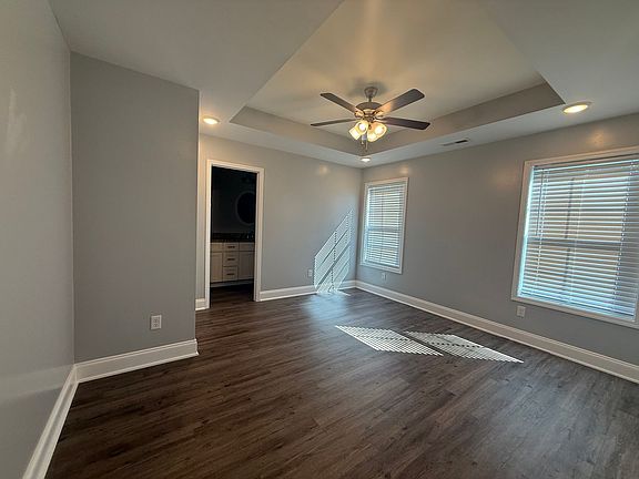 3rd image of 186 Oak St