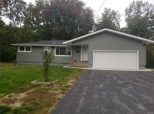 7450 Rosewood Cir, North Syracuse, NY 13212