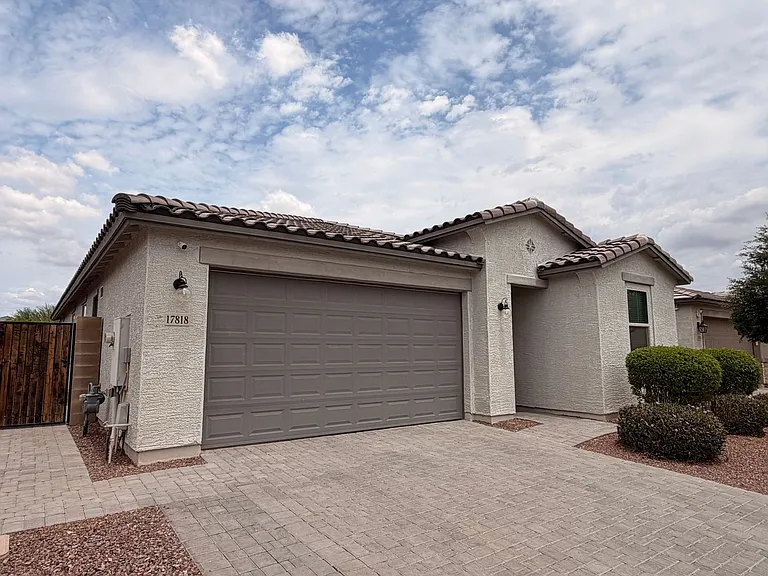 17818 W Buckhorn Trl — Photo 2