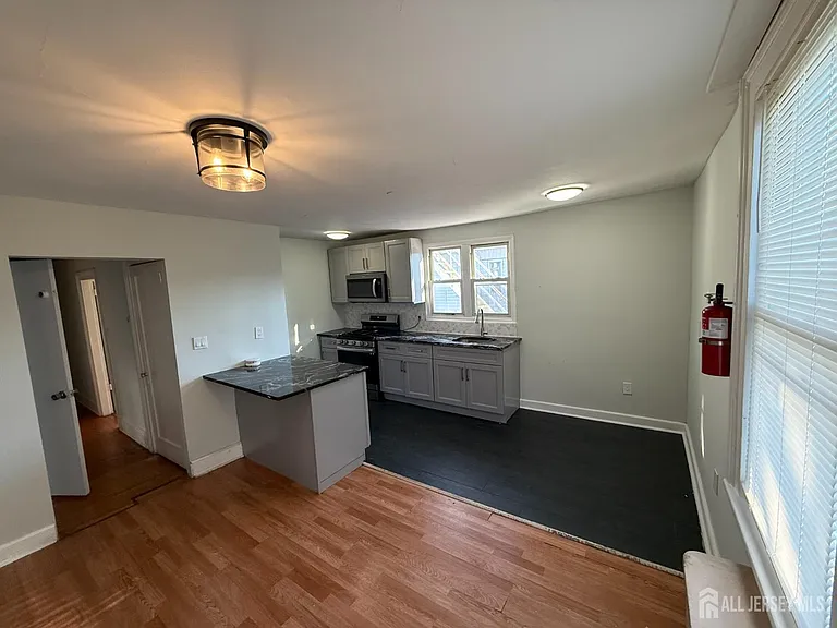 155 Livingston Ave — Photo 2