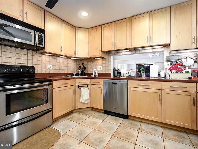 11708 Magruder Ln — Photo 6