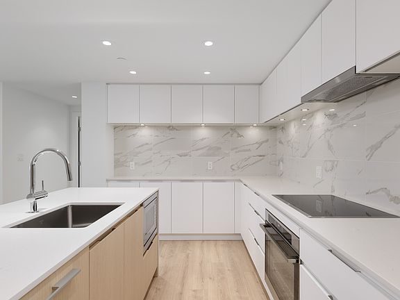 2nd image of 1500 Fern St #404