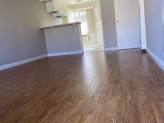 4th image of 233 S Baldwin Ave #C