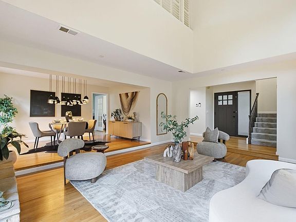 5th image of 551 Tyndall St