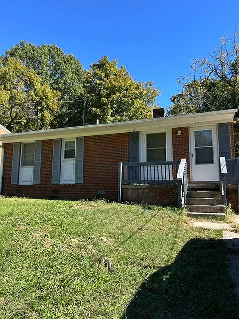 3 bed, $1,100 — Photo 1