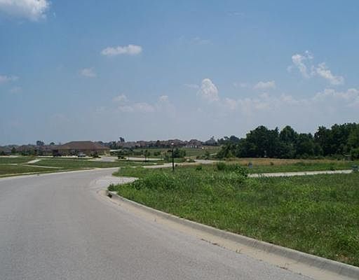 1st image of 4804 Lakewood Dr #13