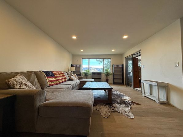 1828 Mount Zion Dr