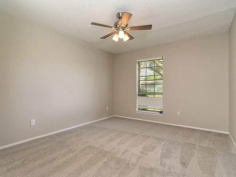 2311 Lawnmeadow Dr — Photo 9