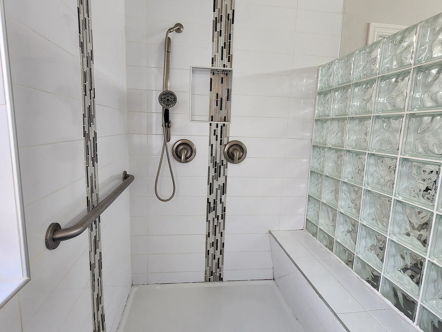 4 bed, 3016 sqft, $3,500 — Photo 4