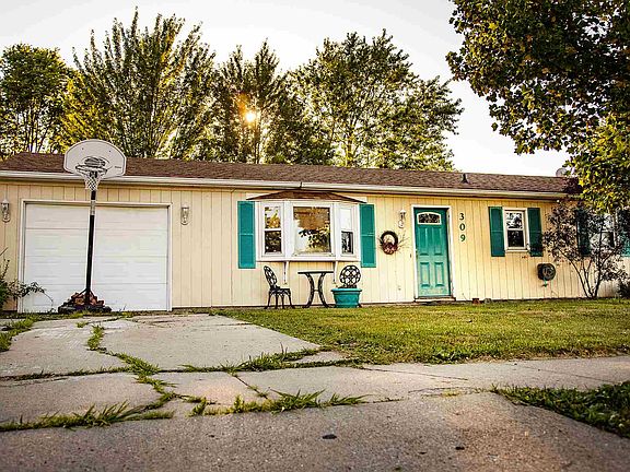 2nd image of 309 Alamosa Dr