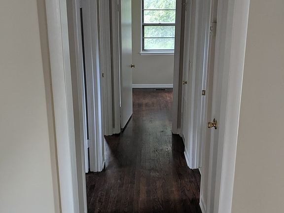 5th image of 1921 Dahlia Cir