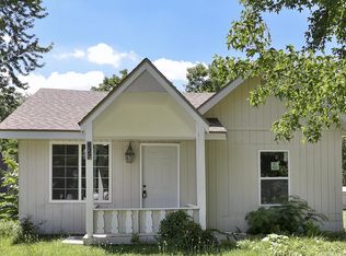 827 S Griffith Ave, Aurora, MO 65605