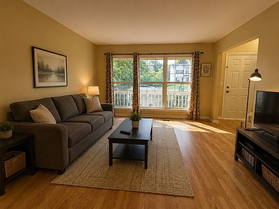 5th image of 557 Kathleen Dr
