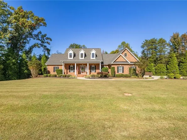 135 Roberson Ln, Reidsville, NC 27320