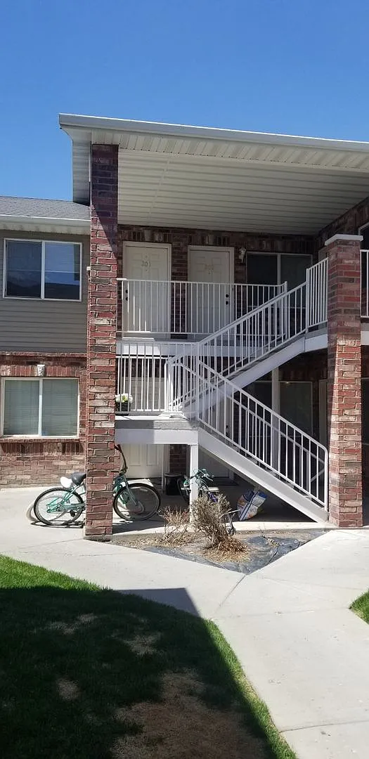 2 bed, 1 bath at Brentwood! — Photo 4