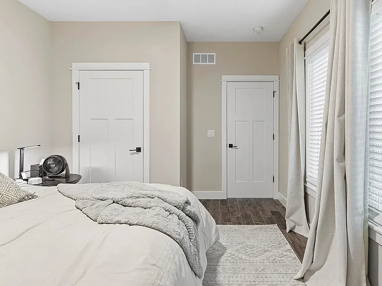 3912 Travers Cir — Photo 23