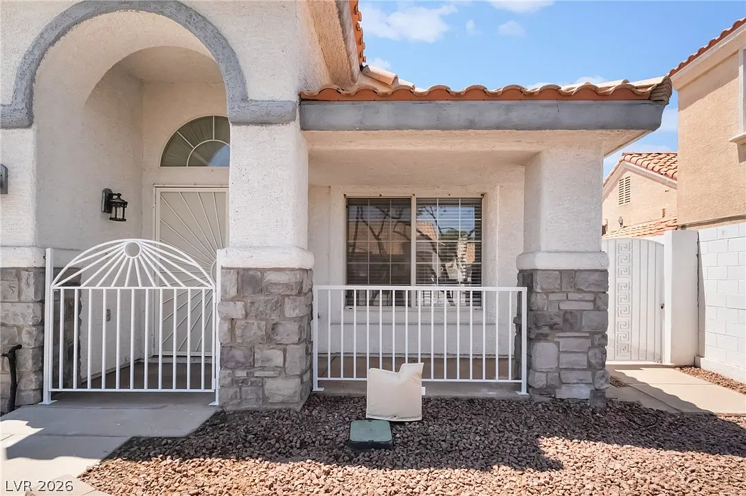 3 bed, 2.0 bath, 1866 sqft, $2,000 — Photo 4