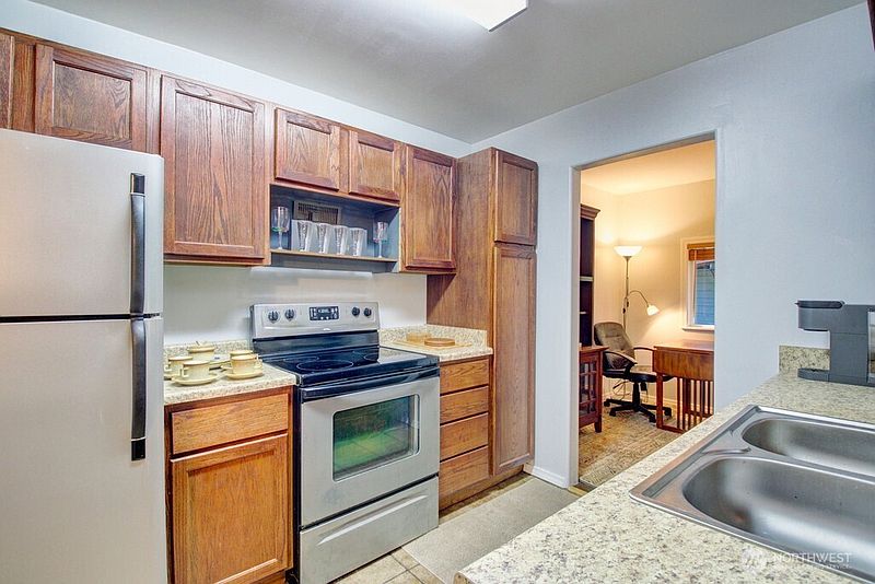 4th image of 1120 Alder Lane