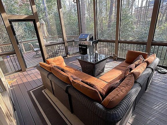 Screen porch 