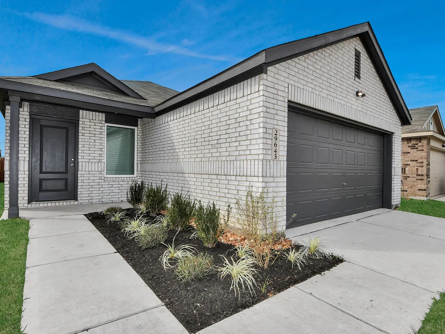 4 bed, 2.0 bath, 1607 sqft, $1,944 — Photo 3