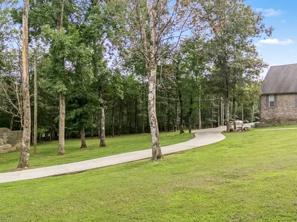 5398 Woods Edge Dr, Lebanon, TN 37090