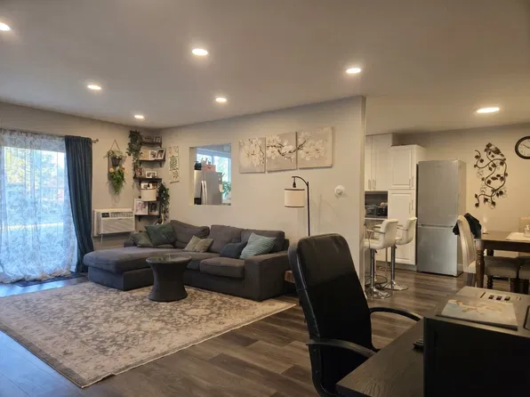 290 N Westgate Rd APT 100, Mount Prospect, IL 60056